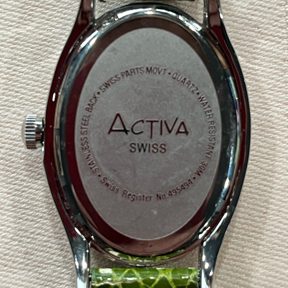 Women’s Green Reptile Pearl Watch - Picture 5 of 6